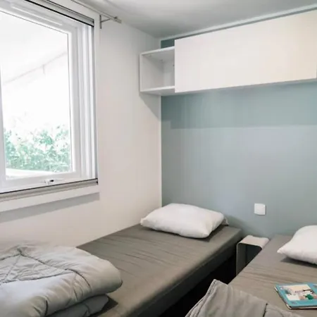 Mobilhome Dans 4 Etoiles * Agde