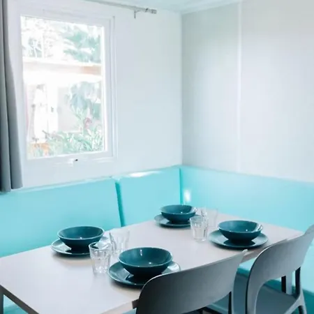 Mobilhome Dans 4 Etoiles * Agde